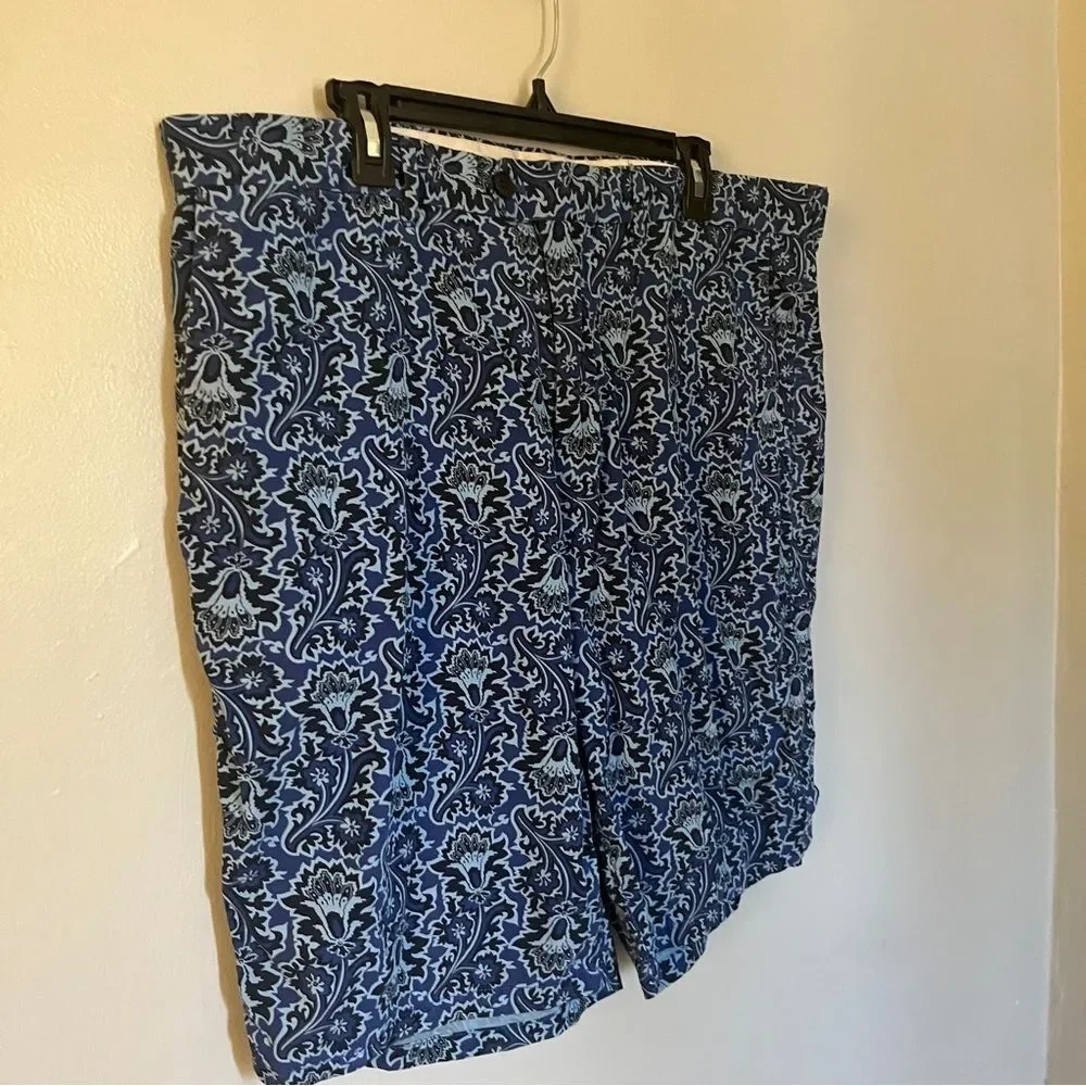 Banana Republic Men’s Blue Paisley Flat Front Shorts Size 38